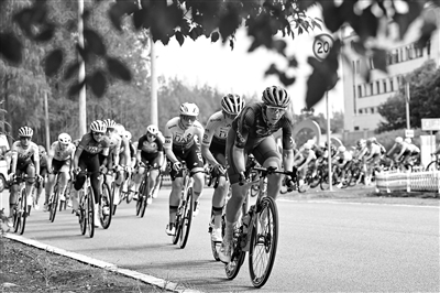 首日团体成, 的绿衫, src